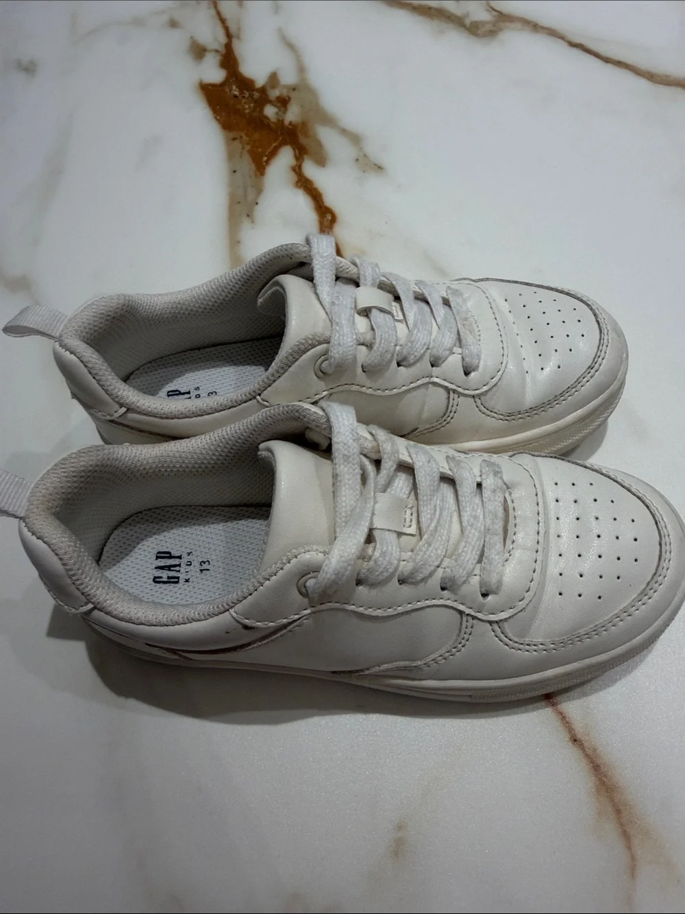 GAP classic white